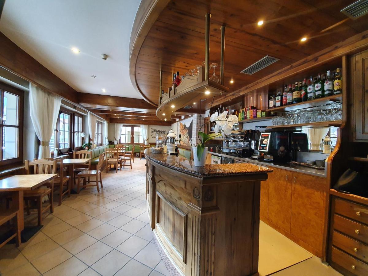 Hotel Pezzotti Pellizzano Eksteriør billede