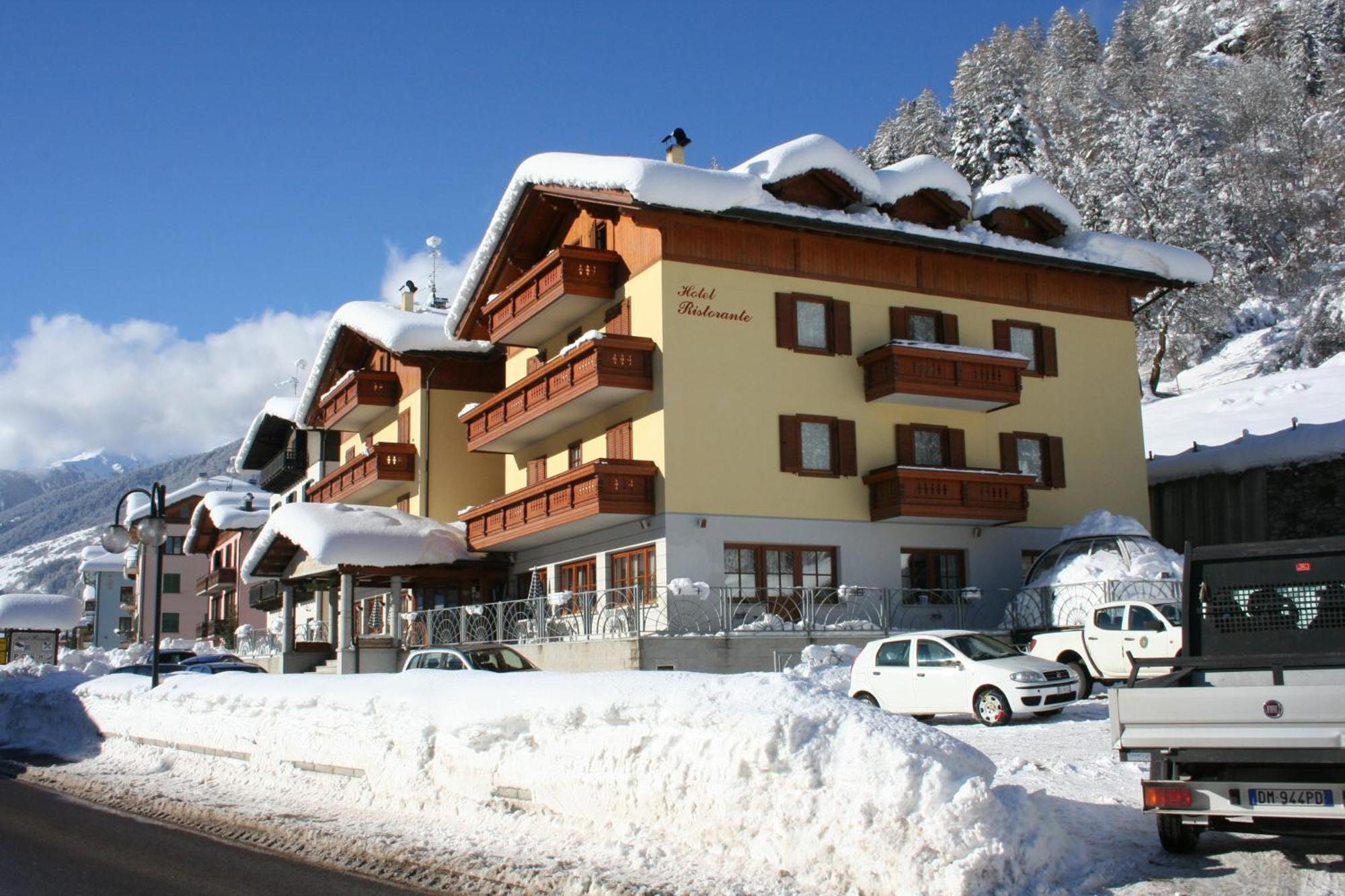 Hotel Pezzotti Pellizzano Eksteriør billede