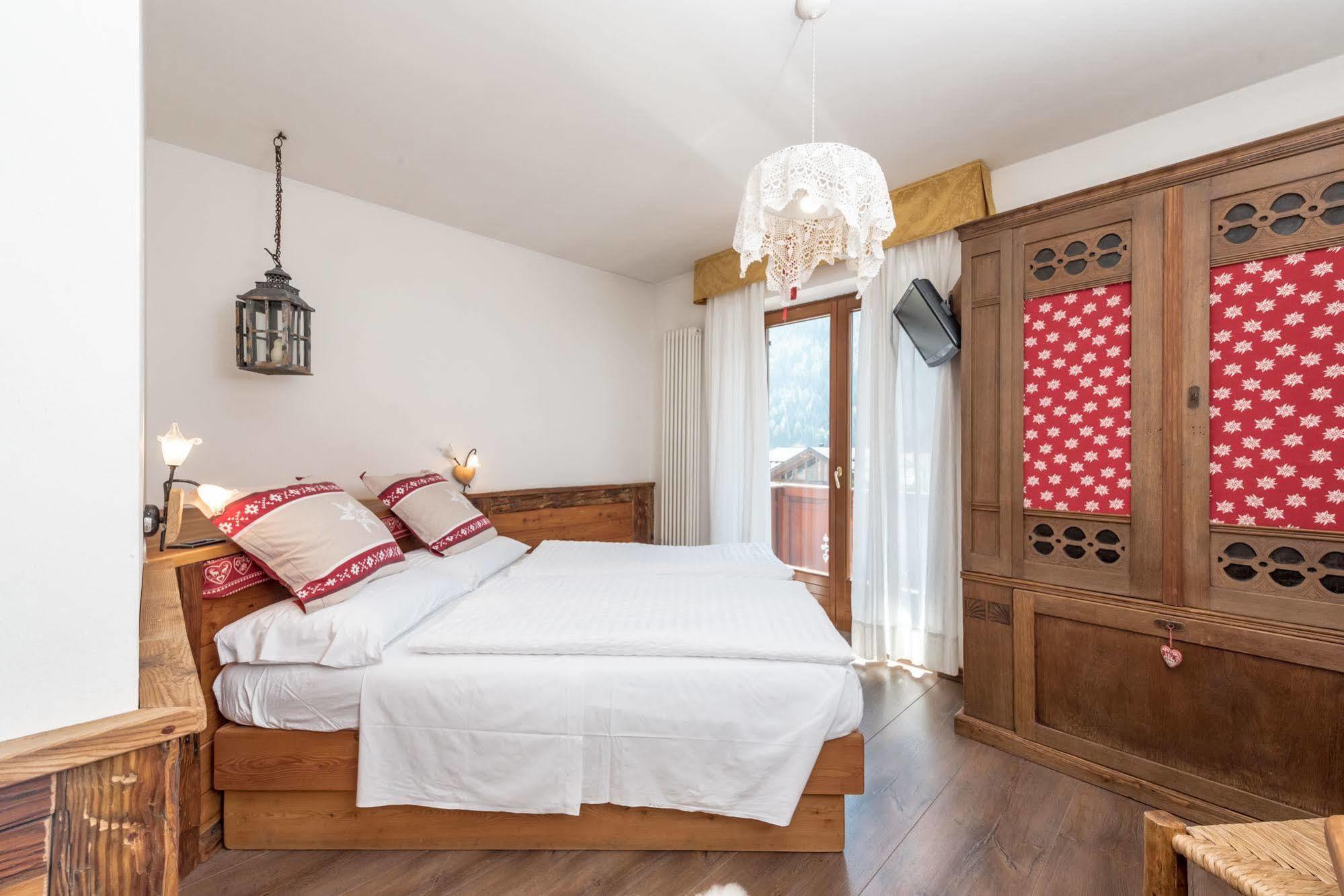 Hotel Pezzotti Pellizzano Eksteriør billede