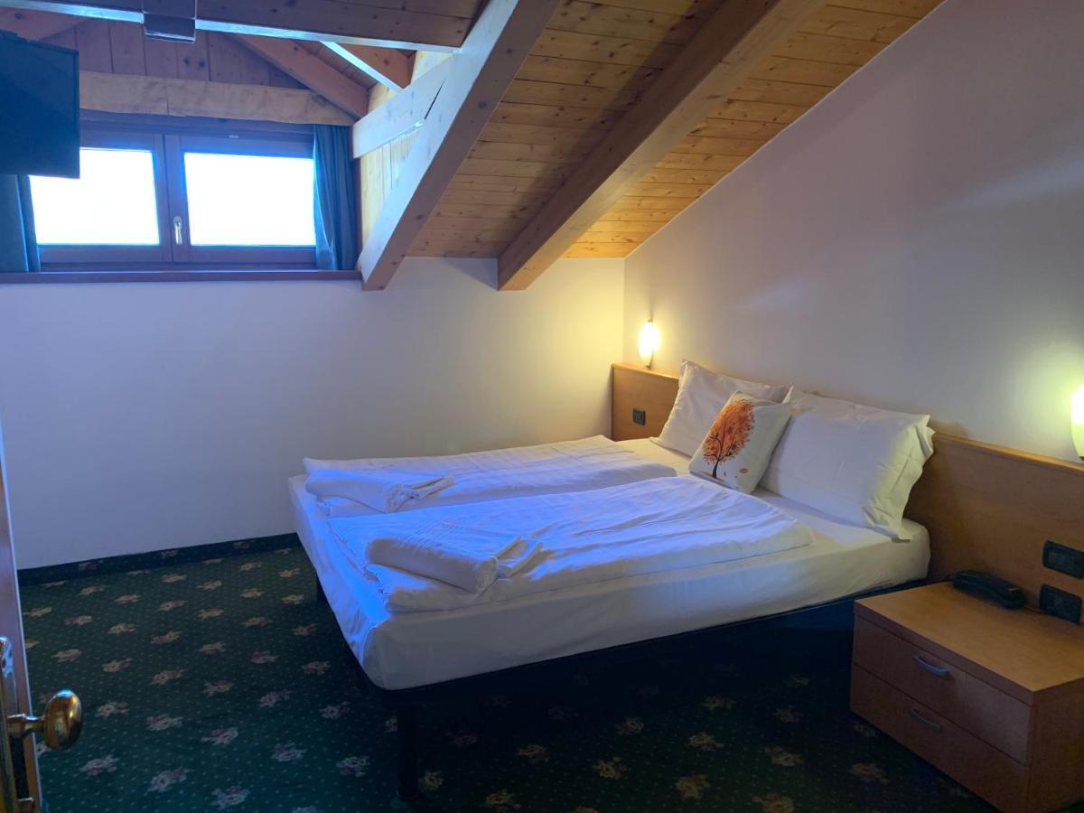 Hotel Pezzotti Pellizzano Eksteriør billede